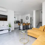 Premium Vida With Pool Holiday home