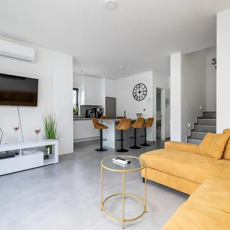 Premium Vida With Pool Holiday home